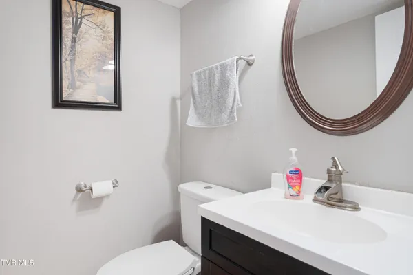 $284,900 | 548 Fleetwood Drive, Unit D, Kingsport, TN 37660