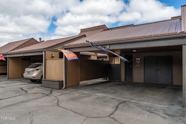 $284,900 | 548 Fleetwood Drive, Unit D, Kingsport, TN 37660