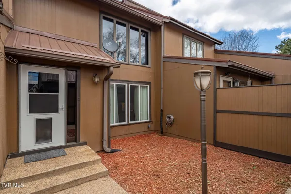 $284,900 | 548 Fleetwood Drive, Unit D, Kingsport, TN 37660