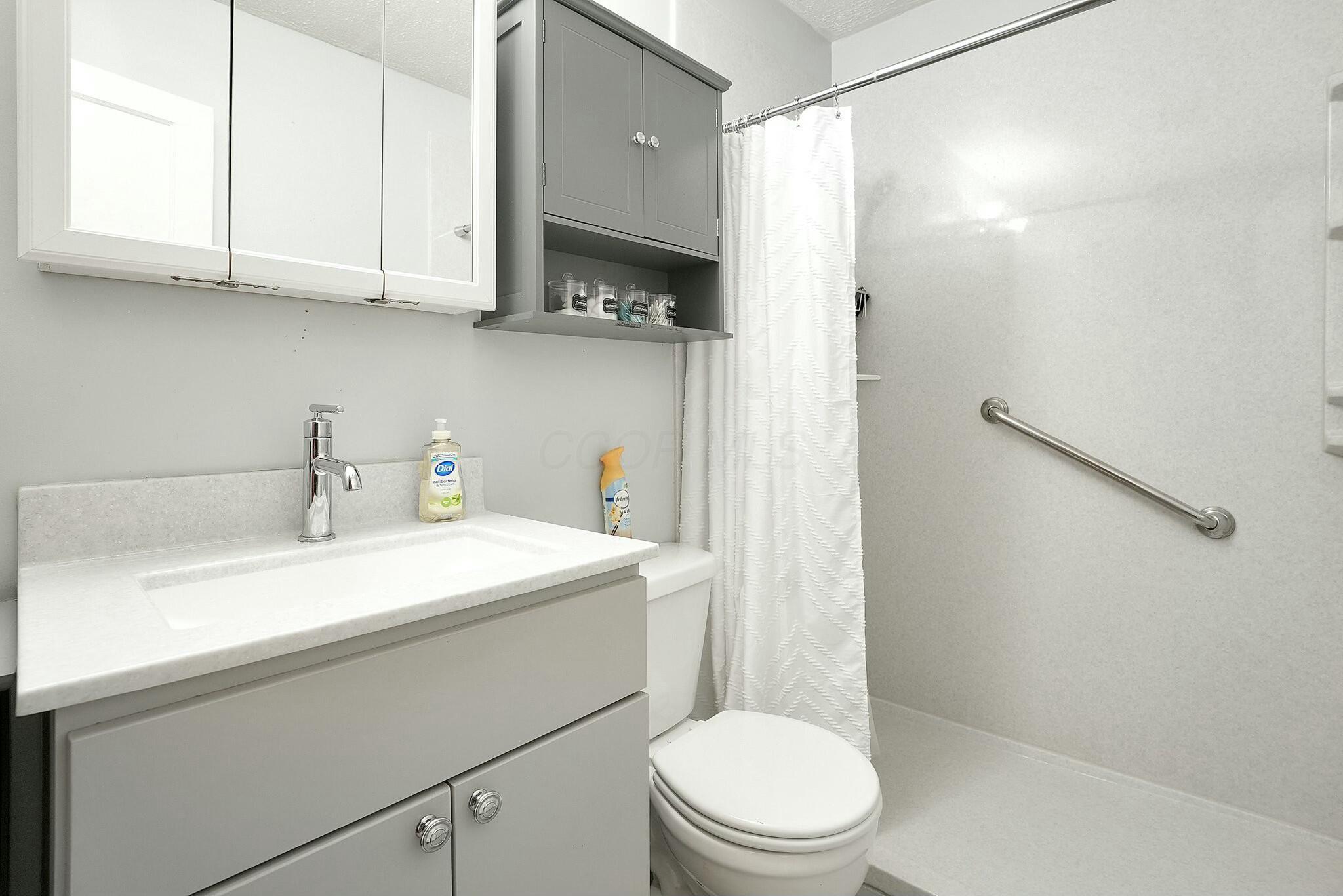 378 South Hampton Road Columbus, OH 43213 - Photo 20 of 30 tempImageFvwoeY