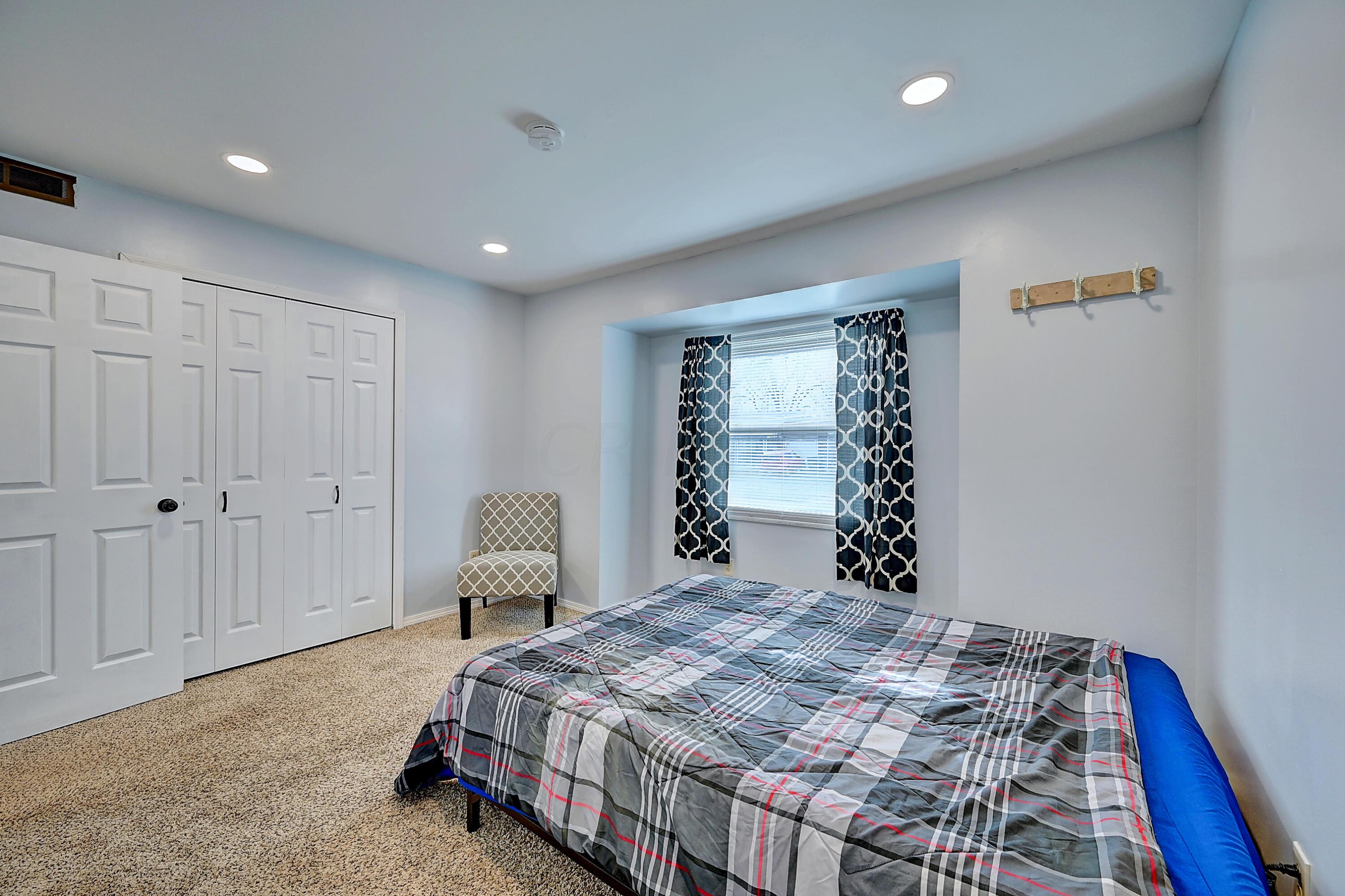 5594 Norcross Road Columbus, OH 43229 - Photo 10 of 33 Owner's bedroom