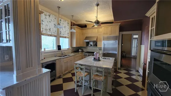 $7,500 | 920 East Victory Drive, Savannah, GA 31401