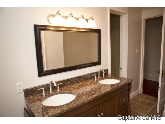 304 North Main Street Athens, IL 62613 - Photo 16 of 21 Gallery Image 16