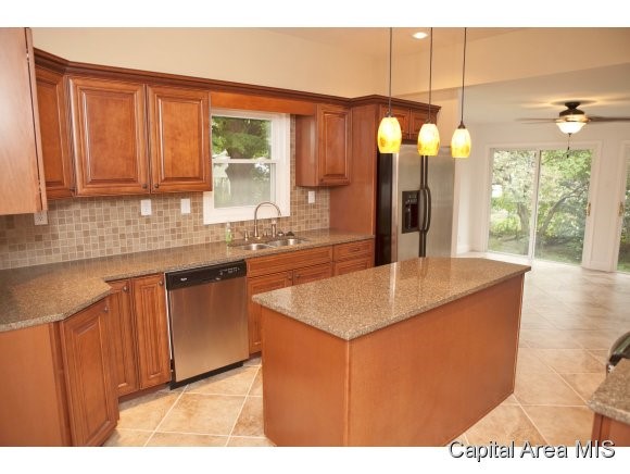 304 North Main Street Athens, IL 62613 - Photo 9 of 21 Gallery Image 9