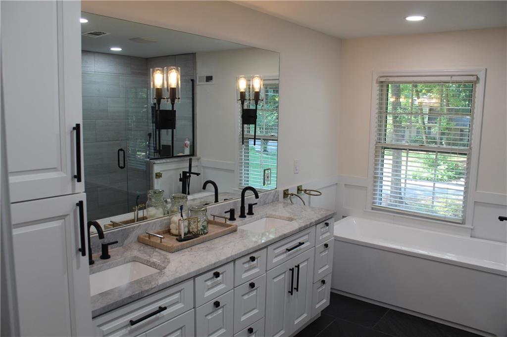 4989 Mountclaire Road Stone Mountain, GA 30087 - Photo 13 of 24