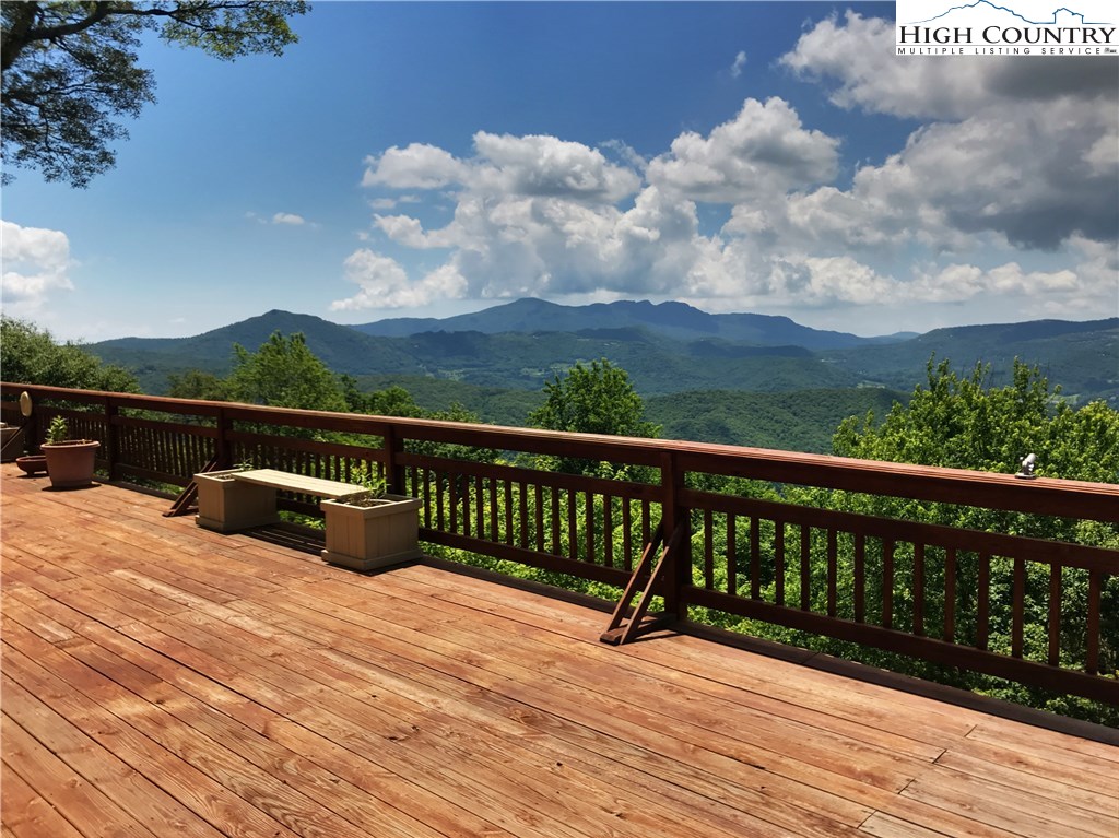 391 Fox Run Road Banner Elk, NC 28604 - Photo 1 of 34 Gallery Image 1