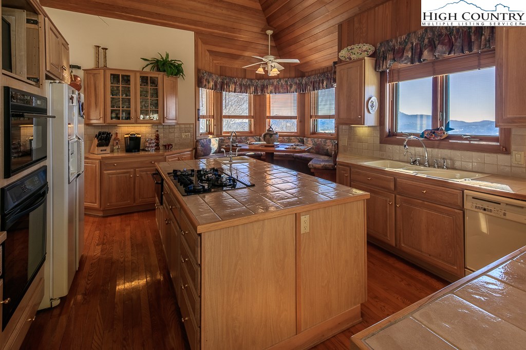 391 Fox Run Road Banner Elk, NC 28604 - Photo 12 of 34 Gallery Image 12