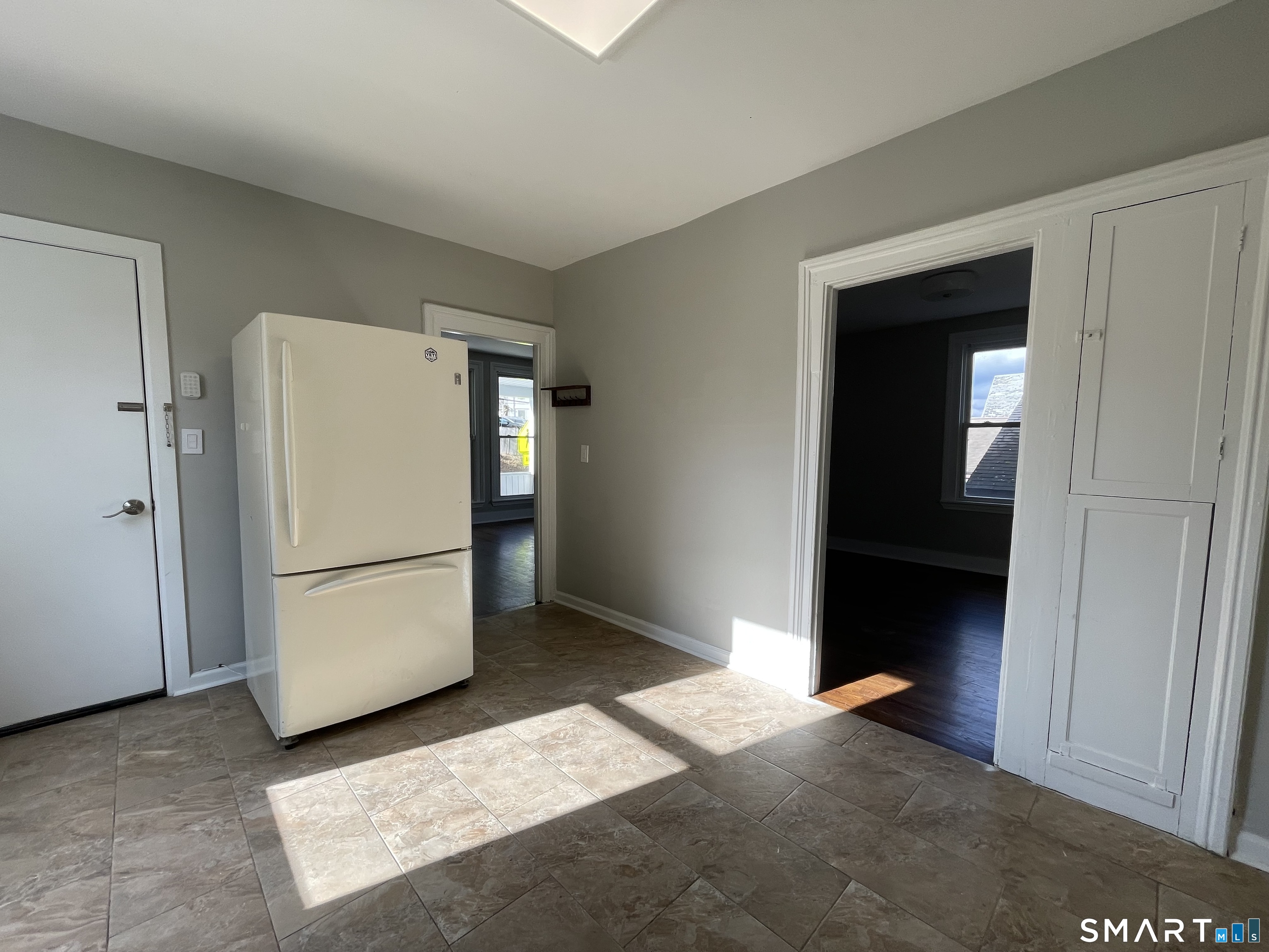 98 Carroll Street Naugatuck, CT 06770 - Photo 4 of 24