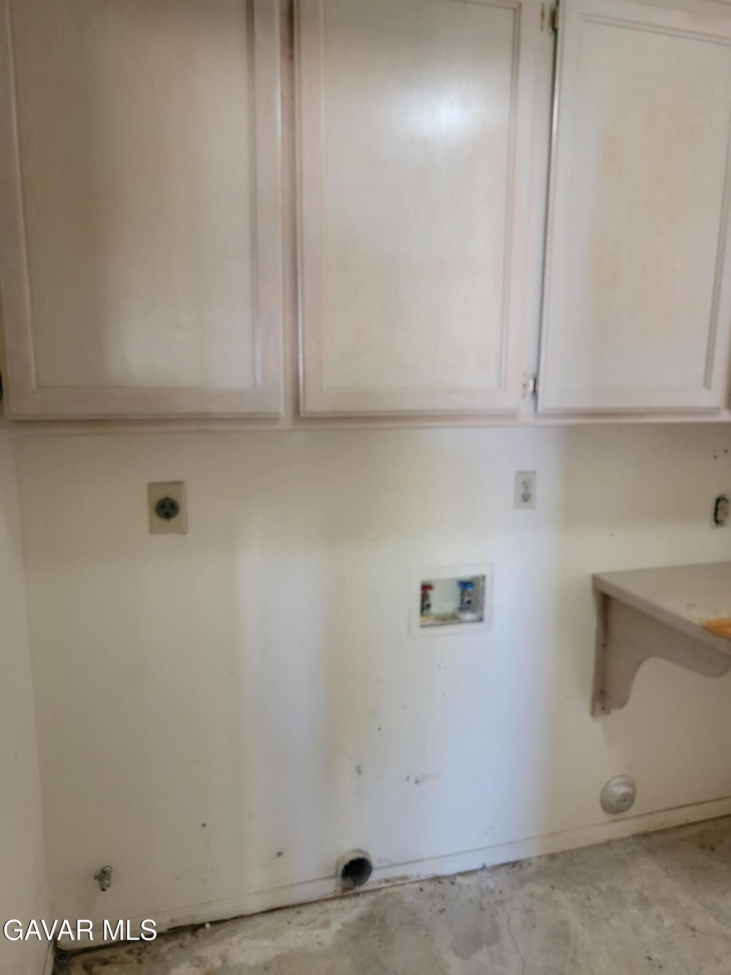 21481 Randsburg Mojave Road California City, CA 93505 - Photo 17 of 28 a view of room with cabinets