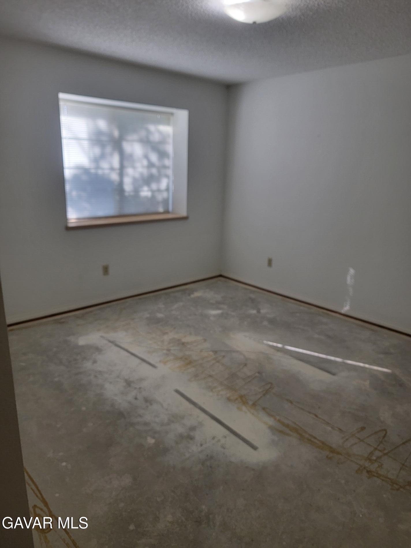 21481 Randsburg Mojave Road California City, CA 93505 - Photo 23 of 28 an empty room with windows