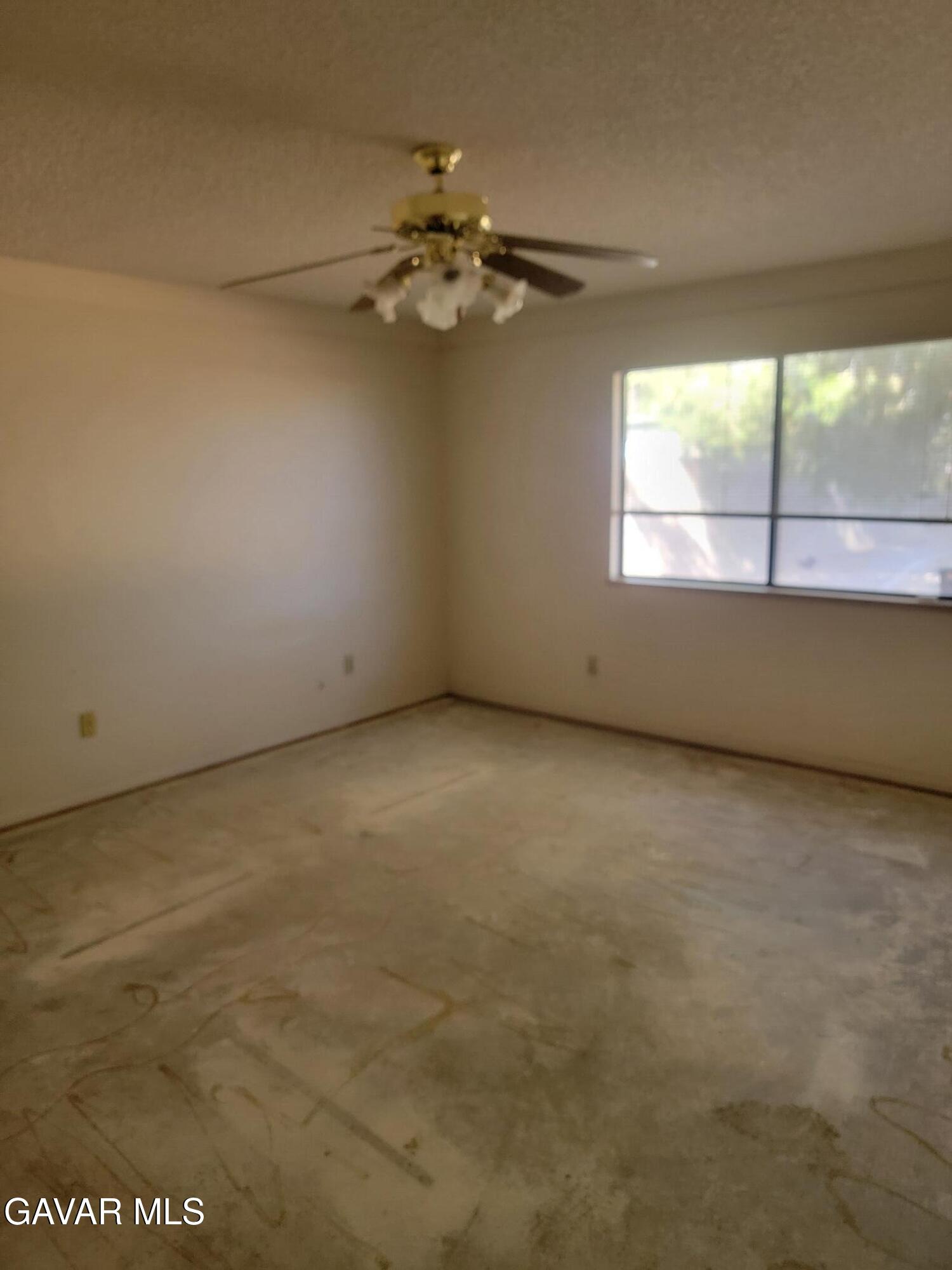 21481 Randsburg Mojave Road California City, CA 93505 - Photo 25 of 28 an empty room with a window