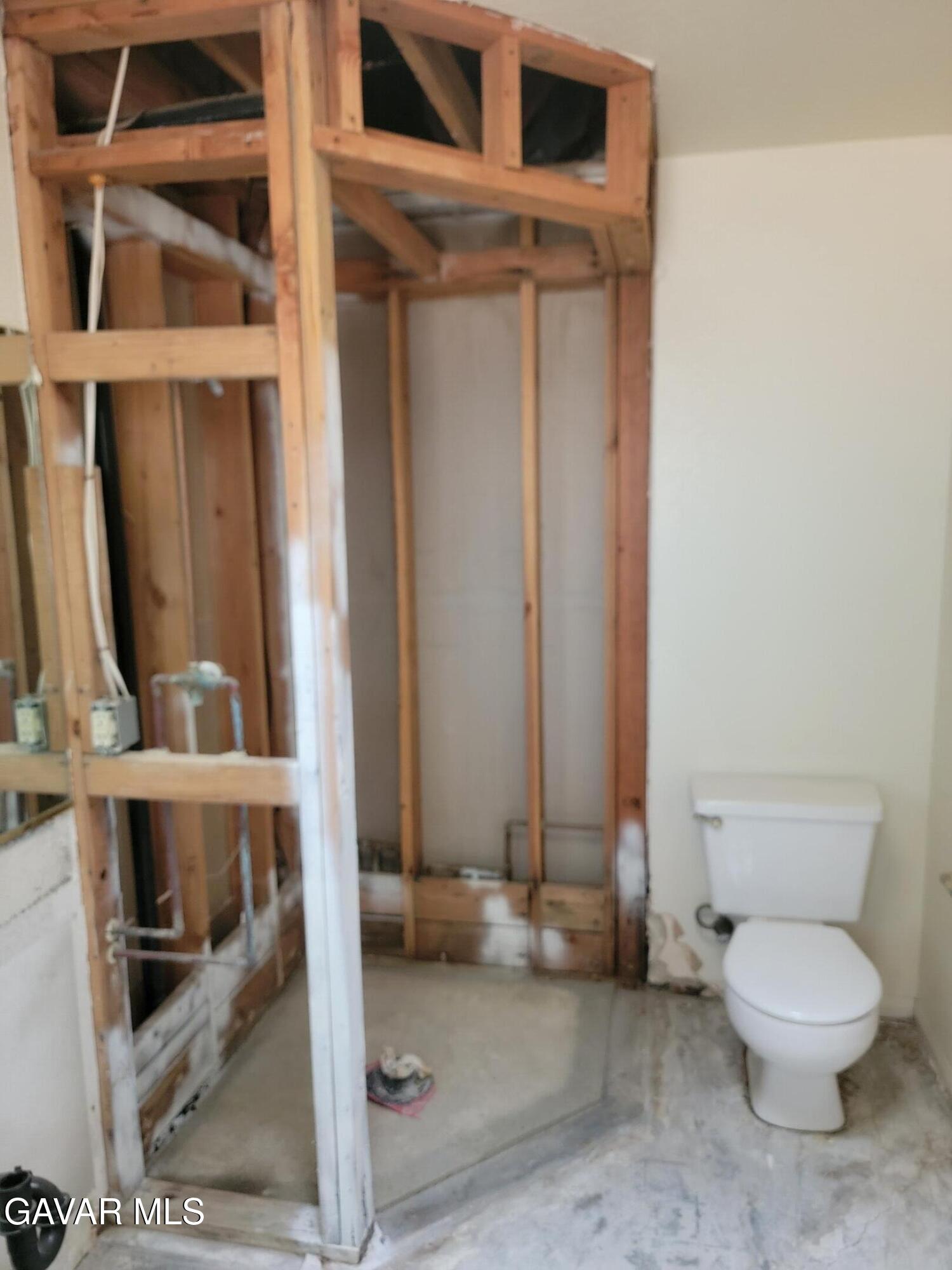 21481 Randsburg Mojave Road California City, CA 93505 - Photo 26 of 28 a bathroom with a toilet