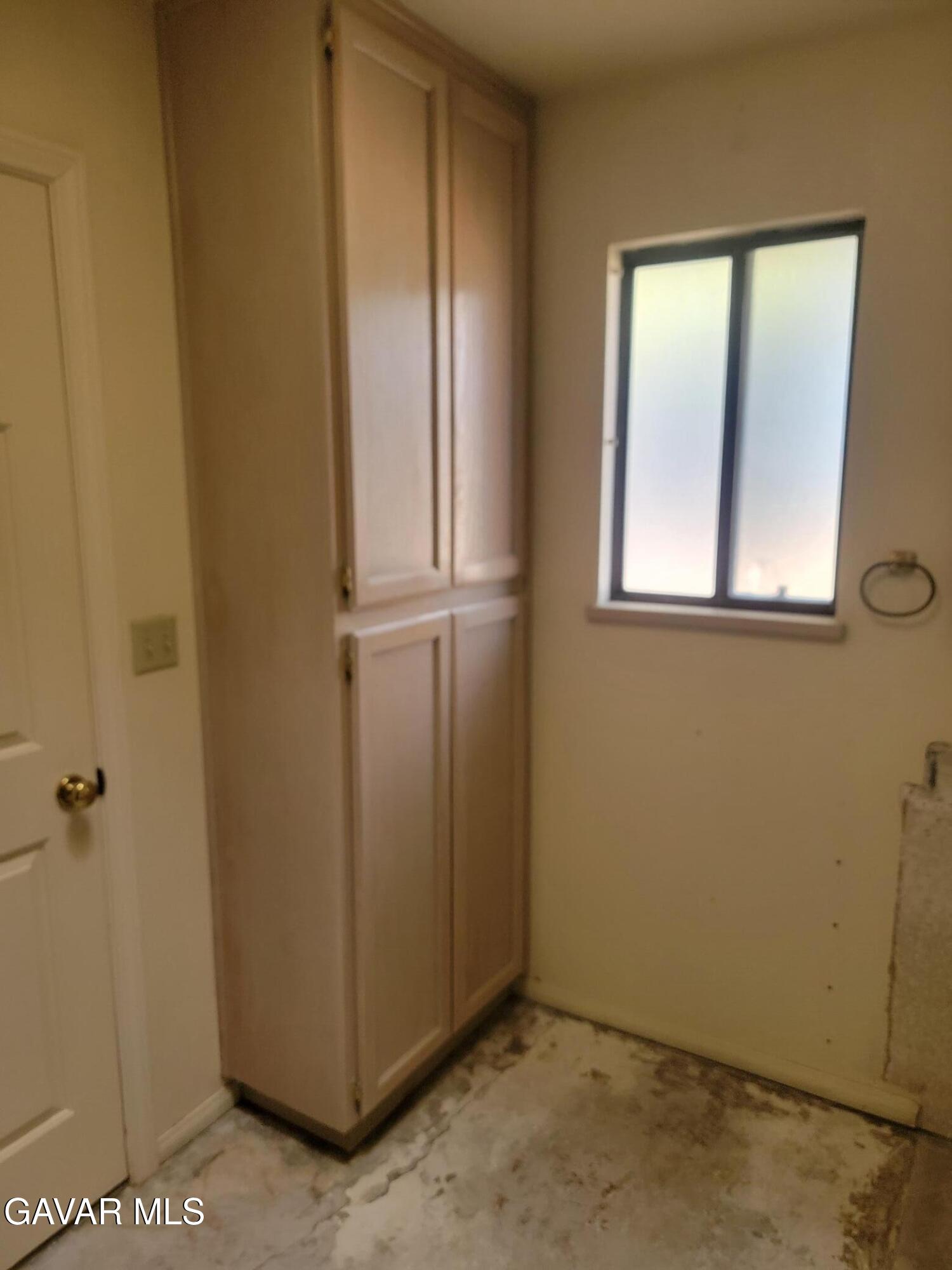 21481 Randsburg Mojave Road California City, CA 93505 - Photo 28 of 28 a view of an empty room with a window