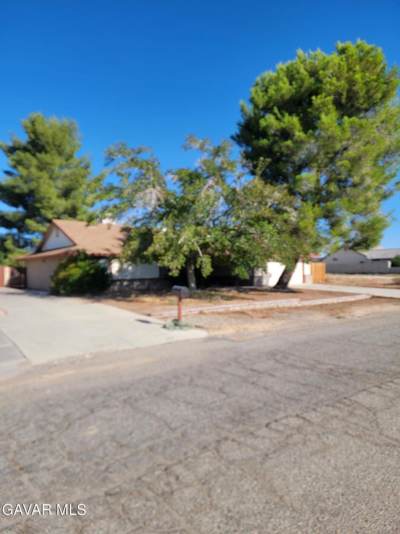 21481 Randsburg Mojave Road California City, CA 93505 - Photo 5 of 28 a view of a street with a yard