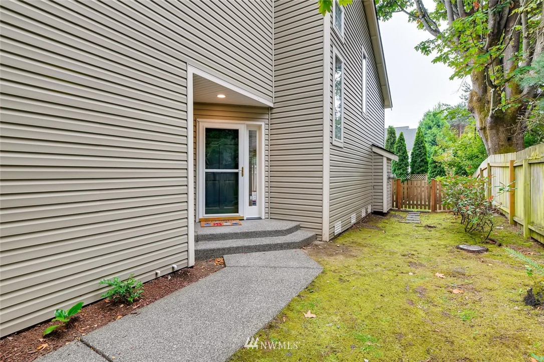 17533 110 Lane Southeast, Unit 17 Renton, WA 98055 - Photo 3 of 25 Gallery Image 3