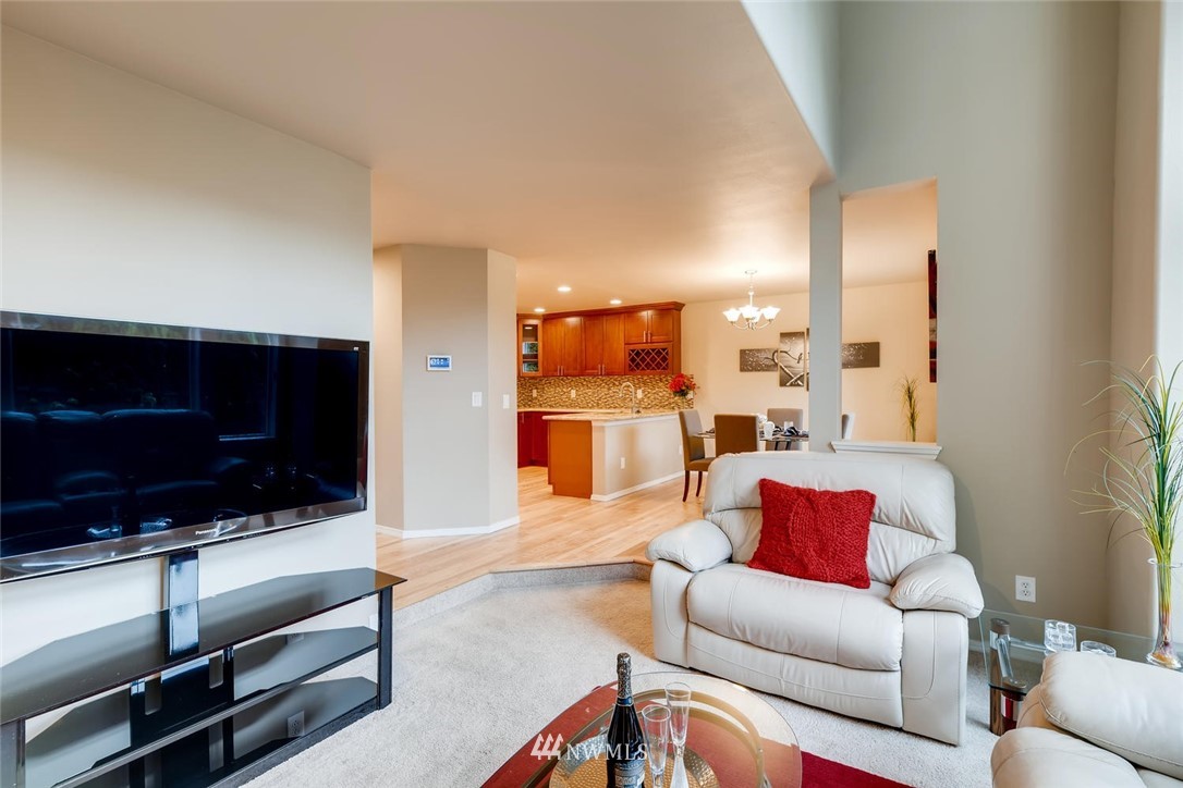 17533 110 Lane Southeast, Unit 17 Renton, WA 98055 - Photo 7 of 25 Gallery Image 7