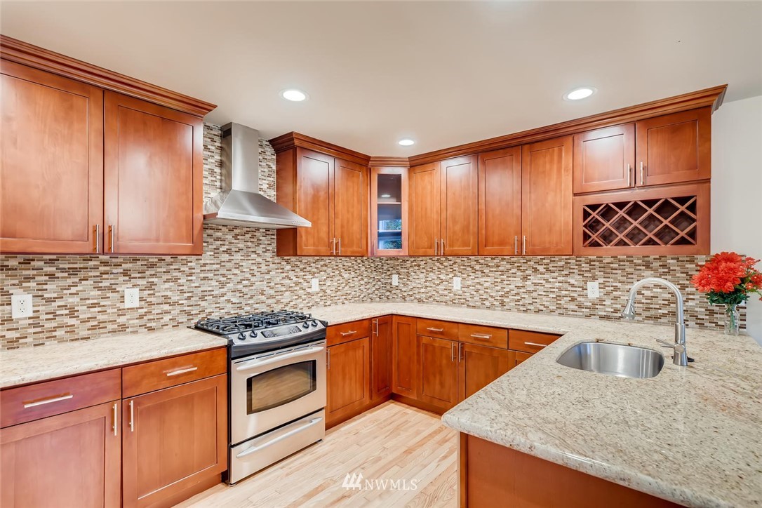 17533 110 Lane Southeast, Unit 17 Renton, WA 98055 - Photo 9 of 25 Gallery Image 9