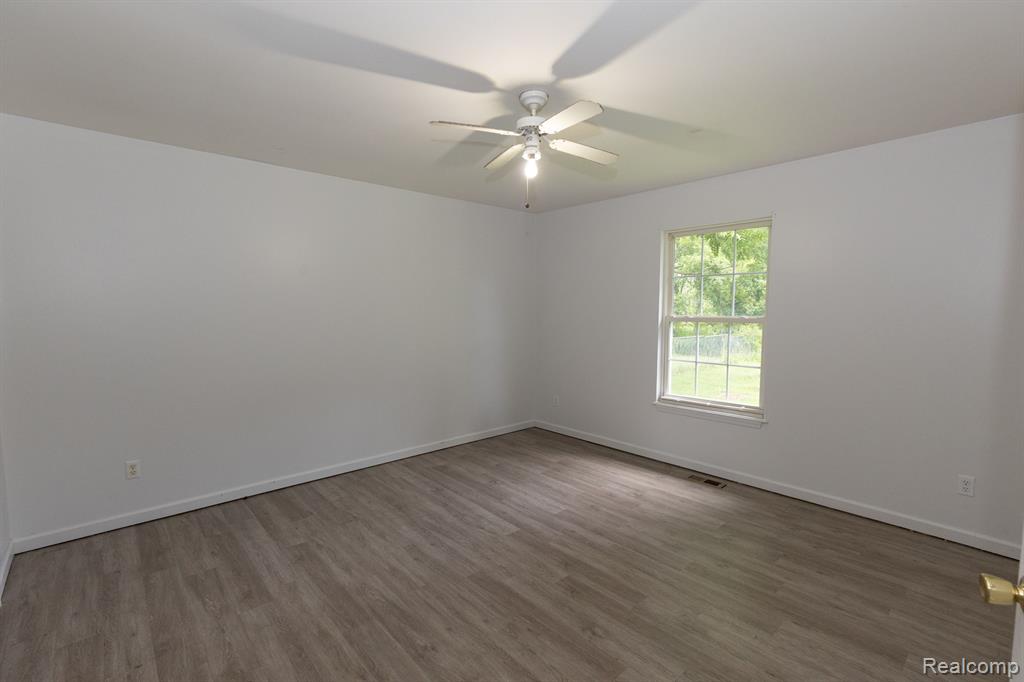 11423 Main Road Fenton, MI 48430 - Photo 13 of 36 Gallery Image 13
