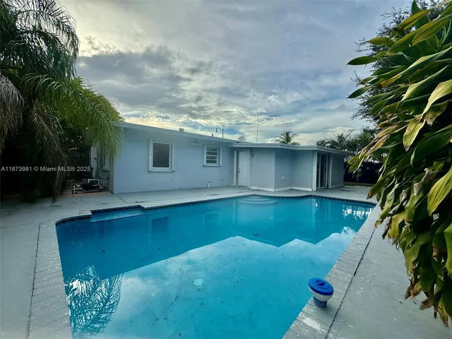 $2,800 | 2730 Northeast 9th Terrace, Pompano Beach, FL 33064