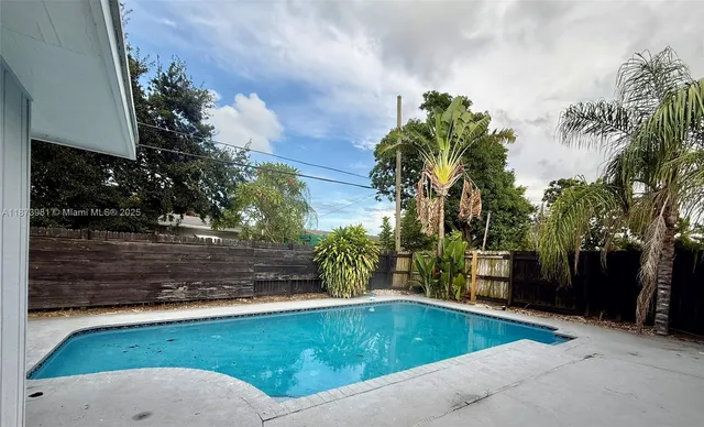 $2,800 | 2730 Northeast 9th Terrace, Pompano Beach, FL 33064