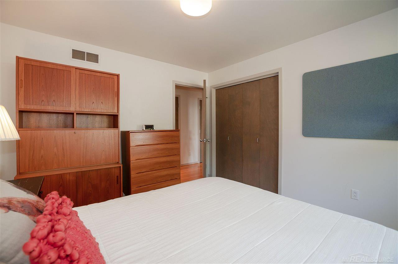181 Lothrop Road Grosse Pointe, MI 48236 - Photo 46 of 77 31390616-45.JPG