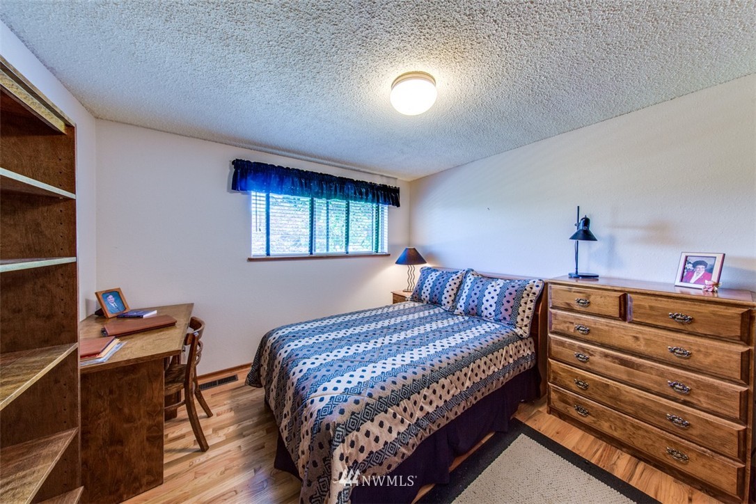 341 Yew Street Bremerton, WA 98310 - Photo 16 of 25 Gallery Image 16