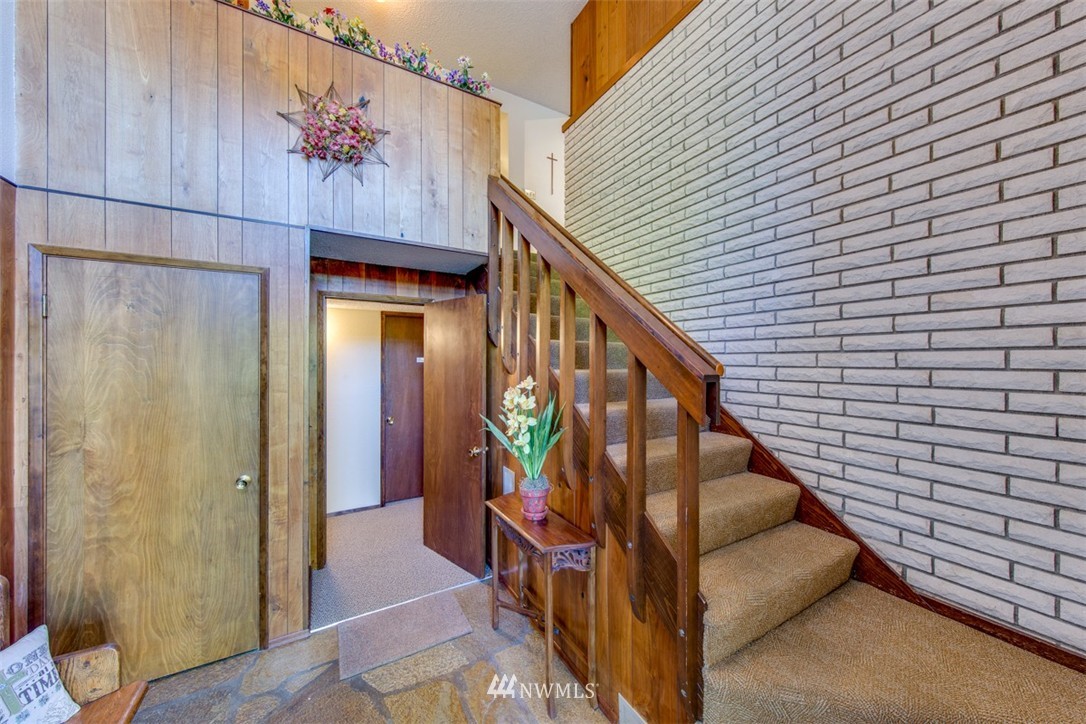 341 Yew Street Bremerton, WA 98310 - Photo 5 of 25 Gallery Image 5