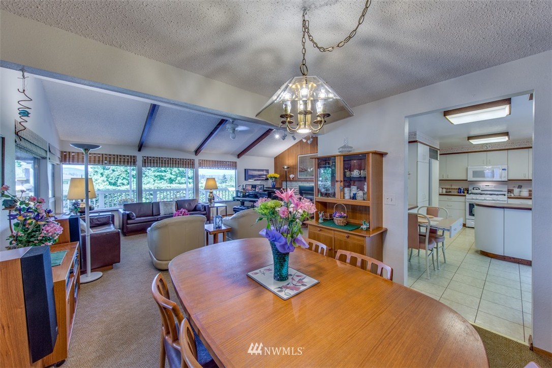 341 Yew Street Bremerton, WA 98310 - Photo 8 of 25 Gallery Image 8