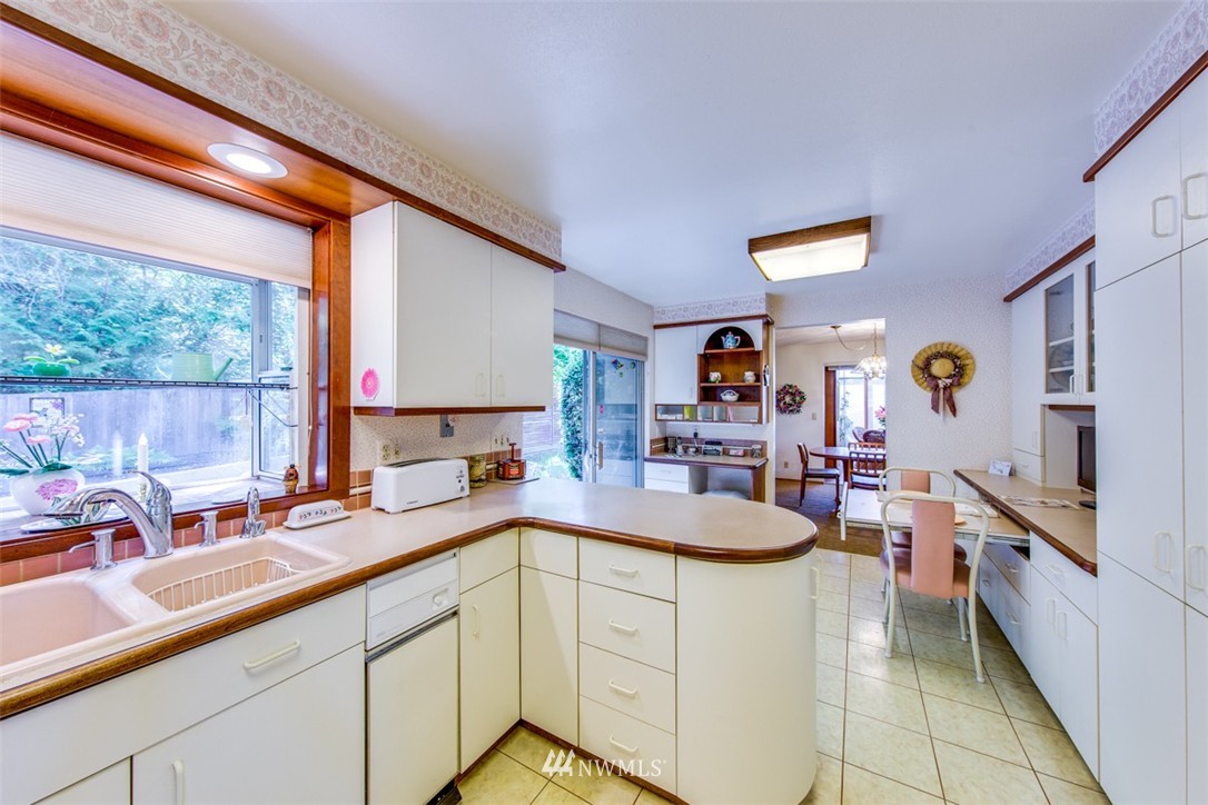 341 Yew Street Bremerton, WA 98310 - Photo 10 of 25 Gallery Image 10