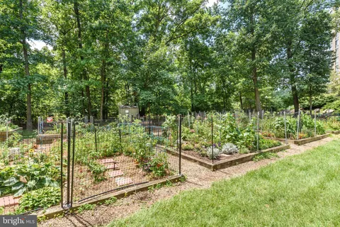 $325,000 | 19385 Cypress Ridge Terrace, Unit 519, Leesburg, VA 20176