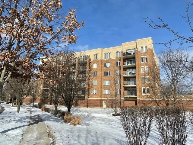 $2,480 | 655 Perrie Drive, Unit 305, Elk Grove Village, IL 60007
