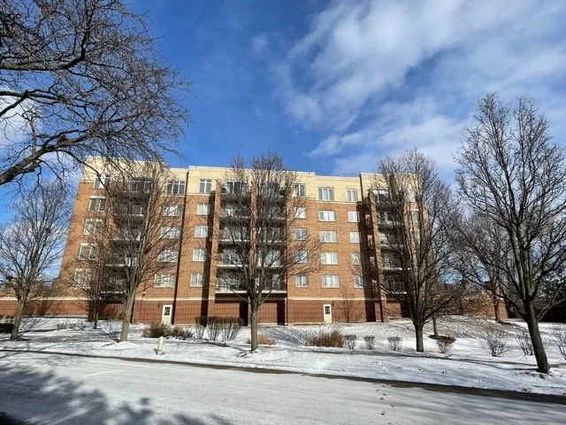 $2,480 | 655 Perrie Drive, Unit 305, Elk Grove Village, IL 60007