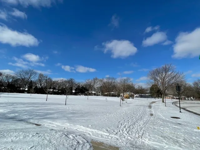 $2,480 | 655 Perrie Drive, Unit 305, Elk Grove Village, IL 60007