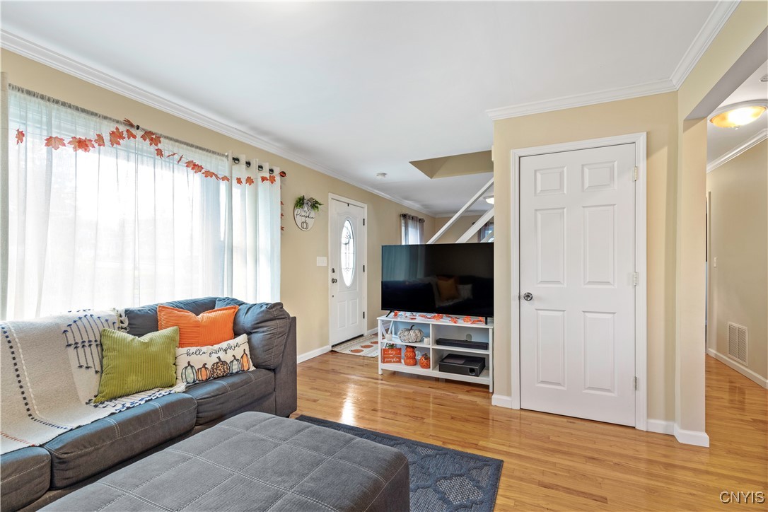 821 Velasko Road Syracuse, NY 13207 - Photo 15 of 30