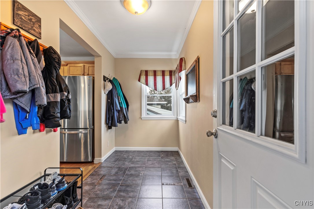 821 Velasko Road Syracuse, NY 13207 - Photo 5 of 30