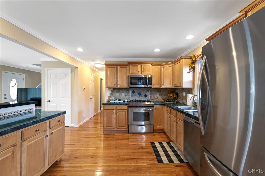 821 Velasko Road Syracuse, NY 13207 - Photo 7 of 30