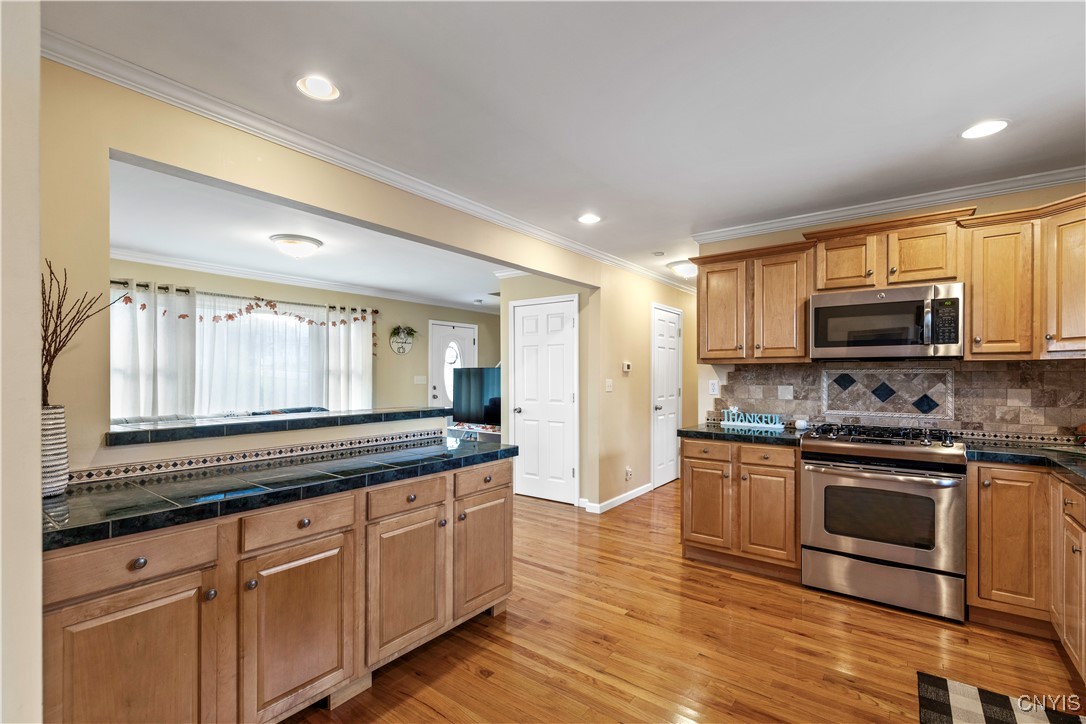 821 Velasko Road Syracuse, NY 13207 - Photo 8 of 30