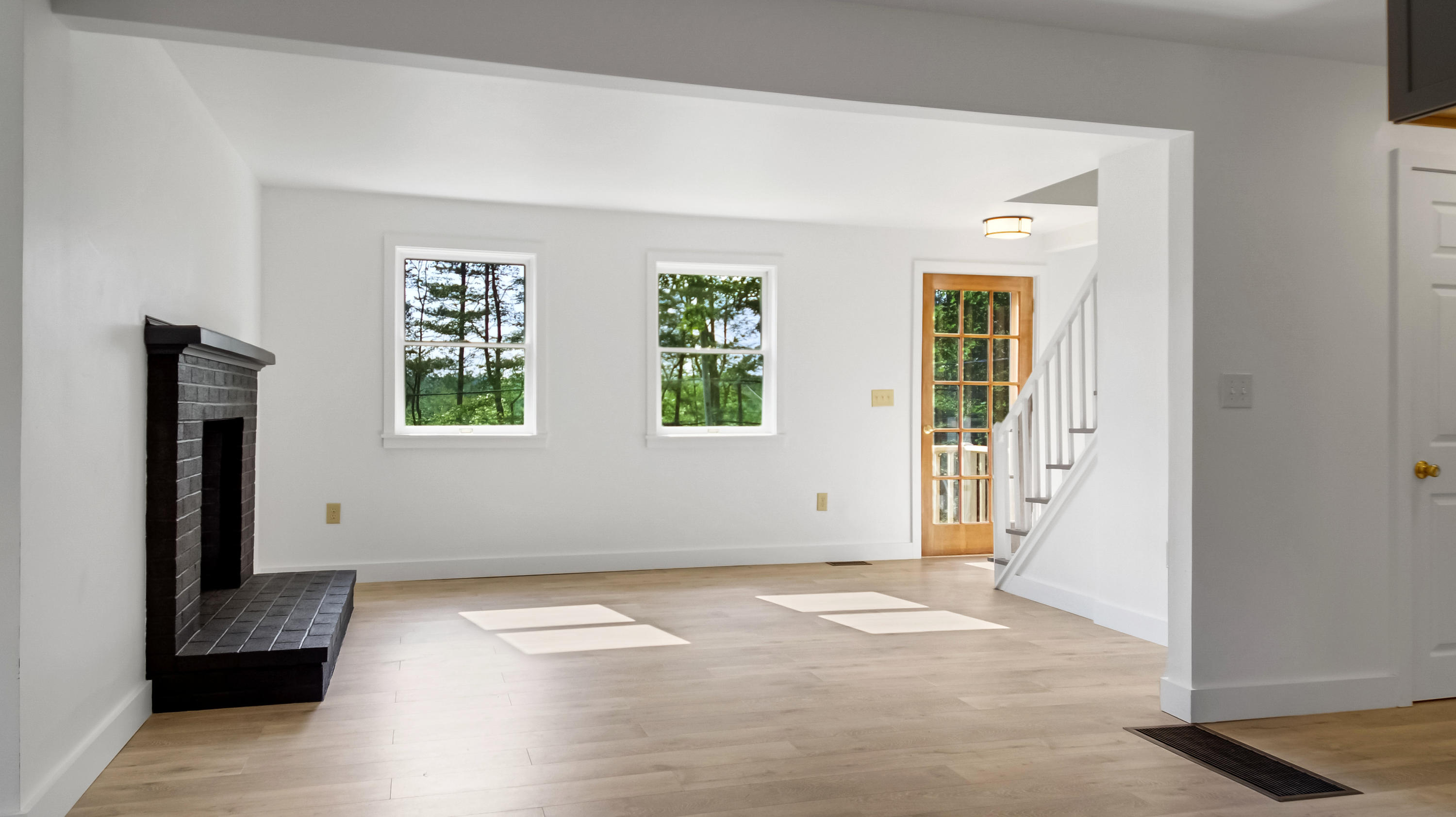 653 Middle Road Woolwich, ME 04579 - Photo 15 of 58 Living Room