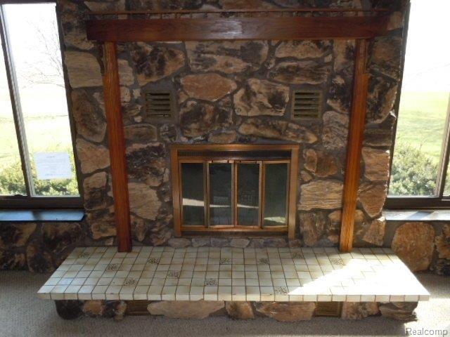 262-154765 - Fireplace
