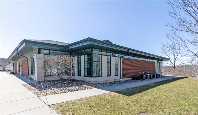 $1,800 | 142 East High Street, East Hampton, CT 06424