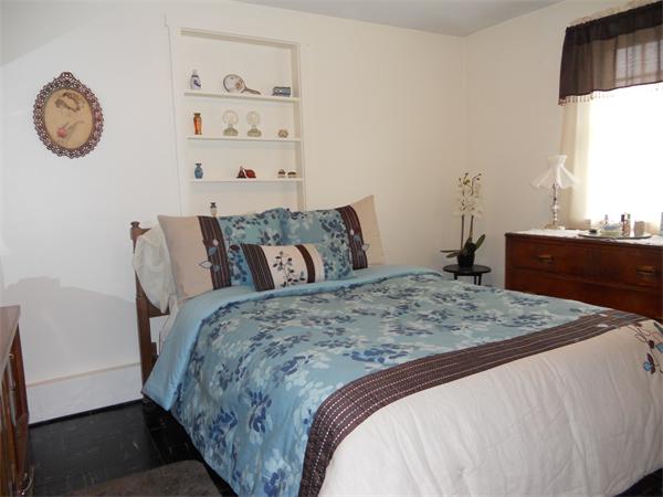 3 Elizabeth Road Billerica, MA 01821 - Photo 8 of 20 a bedroom with a bed and a window