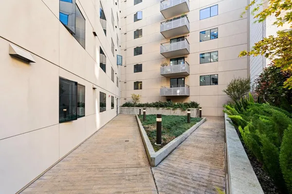$1,169,000 | 8 Buchanan Street, Unit 300, San Francisco, CA 94102