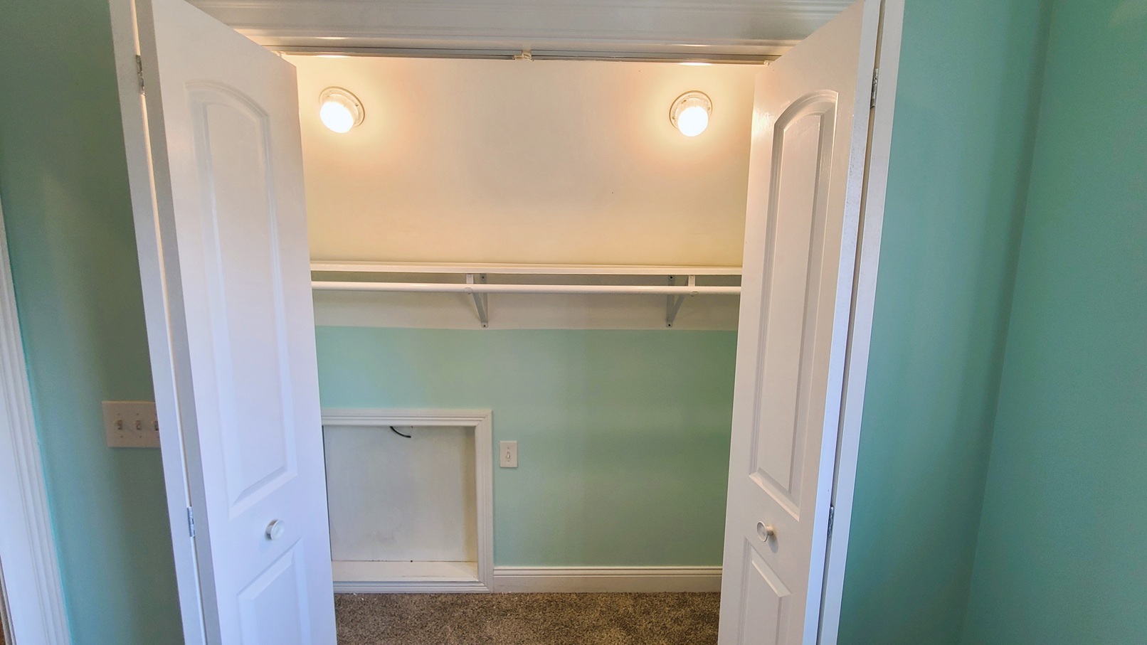 405 North Center Street Plano, IL 60545 - Photo 19 of 35 a view of a closet