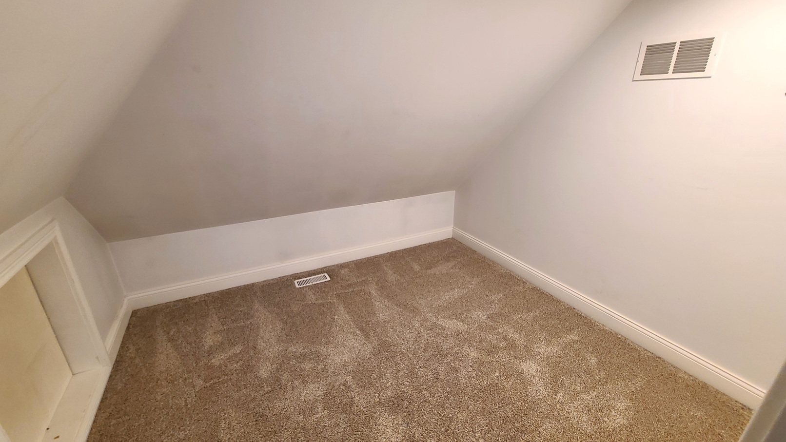 405 North Center Street Plano, IL 60545 - Photo 21 of 35 a view of room