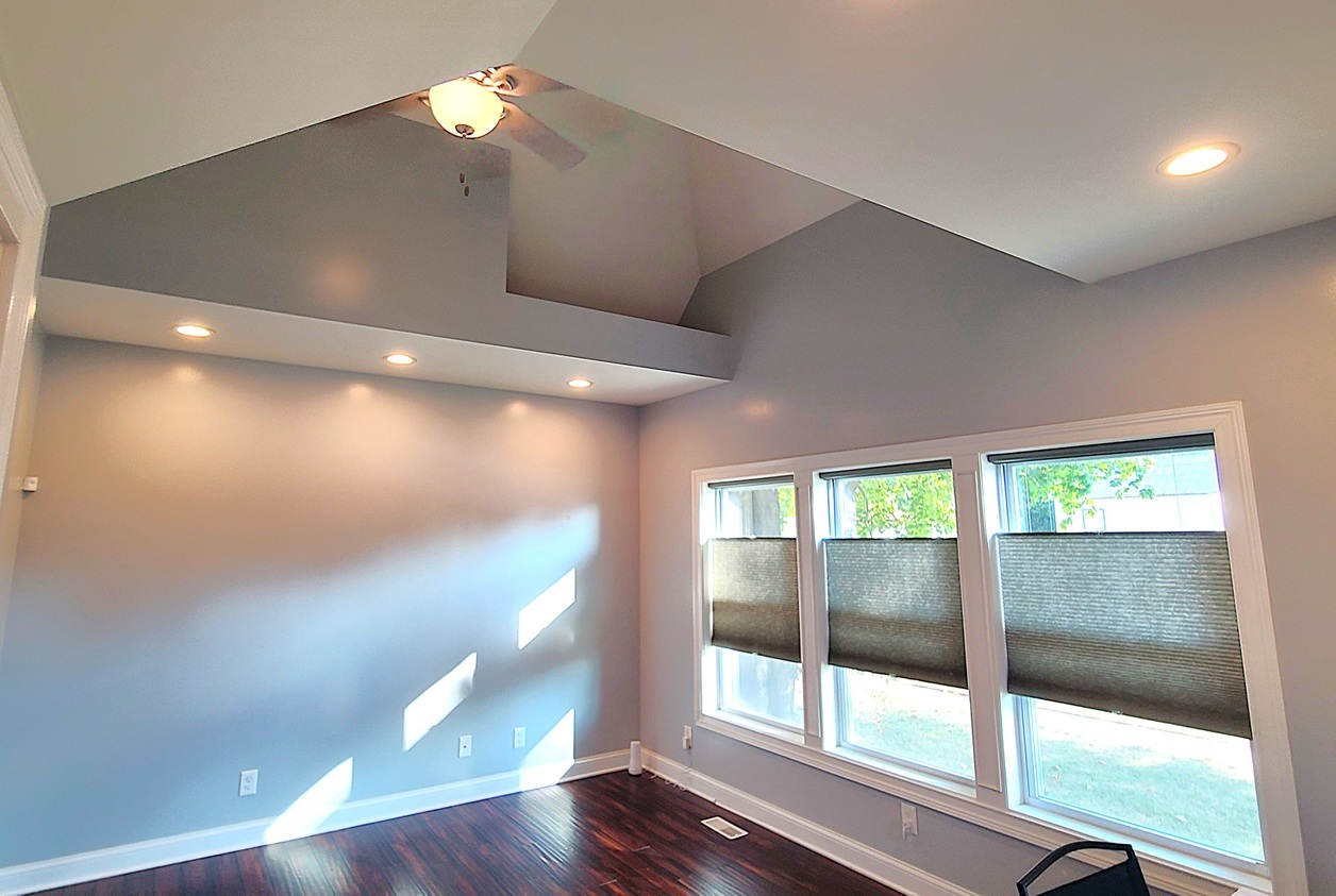 405 North Center Street Plano, IL 60545 - Photo 6 of 35 a view of an entryway