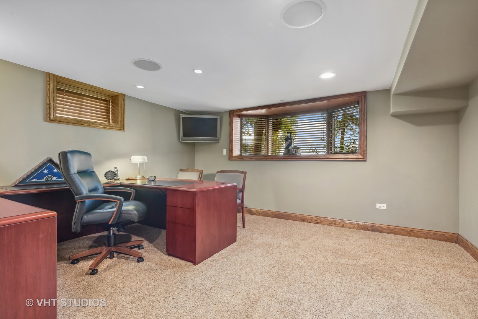 37131 North Stanton Point Road Ingleside, IL 60041 - Photo 20 of 28 a workspace with furniture