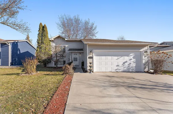 $2,350 | 13753 Glenhurst Avenue, Savage, MN 55378