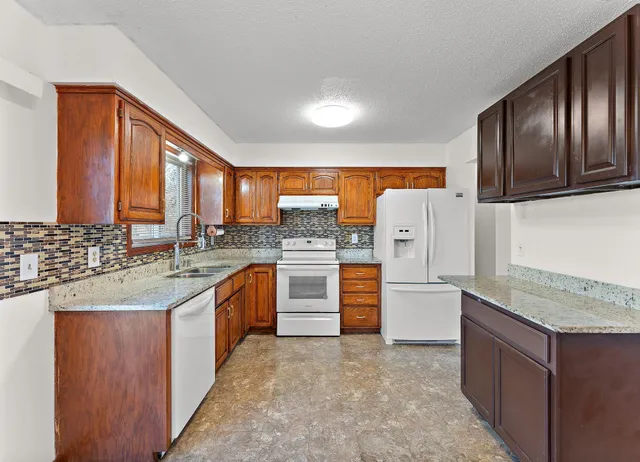 $2,430 | 13753 Glenhurst Avenue, Savage, MN 55378