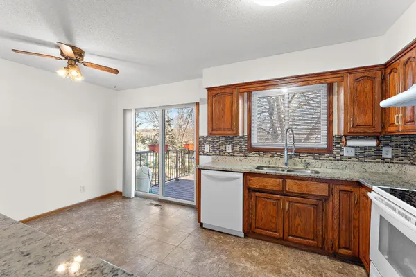 $2,350 | 13753 Glenhurst Avenue, Savage, MN 55378