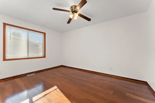 $2,350 | 13753 Glenhurst Avenue, Savage, MN 55378
